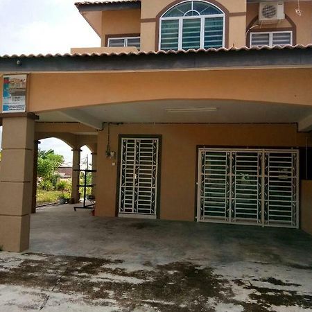 Homestay Al Musafirin Kuala Kangsar Exterior photo